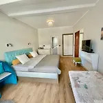 Otel White Rose Guest 2*