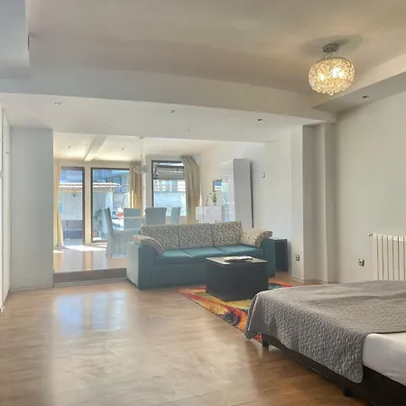 Hotel White Rose Guest 2*