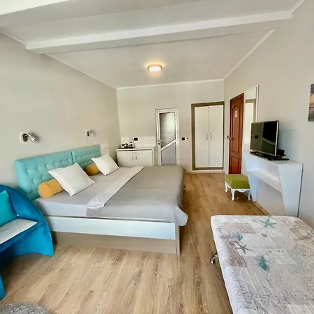 Hotel White Rose Guest 2*