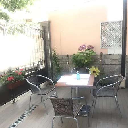 Hotel White Rose Guest 2*