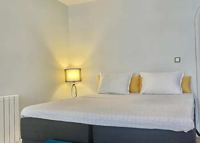 White Rose Guest 2* Burgas City