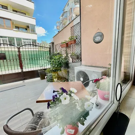 Готель White Rose Guest