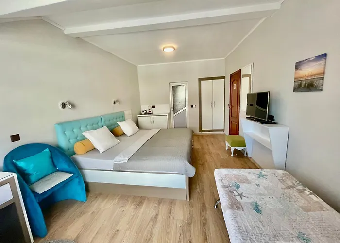 Hotel White Rose Guest 2*